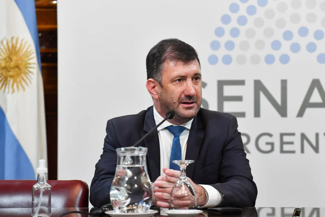 Congreso argentino expulsa a senador detenido en Paraguay