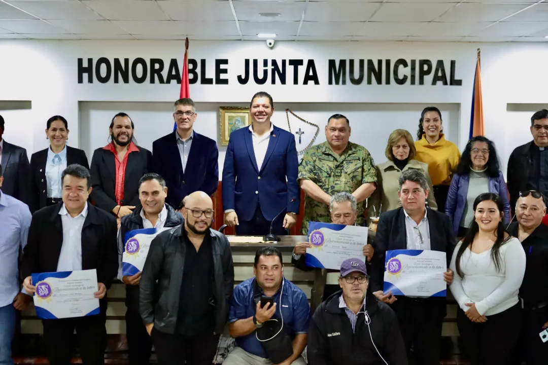 En acto anticipado por el Día del Periodista en PJC, homenajean a los de larga trayectoria