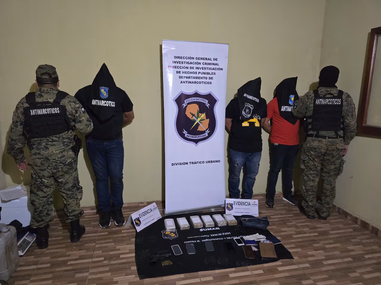 Detienen al exfutbolista Julio Manzur junto con otros dos hombres durante un operativo antidrogas