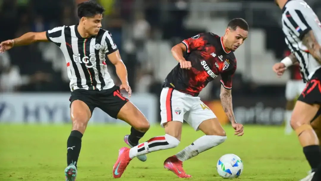 Libertad pierde la punta ante el São Paulo