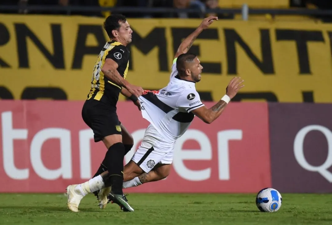 Olimpia recibe a Peñarol con la obligación de ganar a como dé lugar