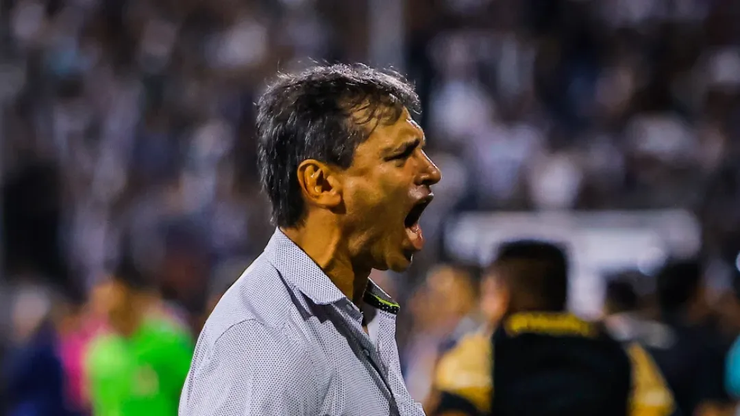 Fabián Bustos, el entrenador de Olimpia