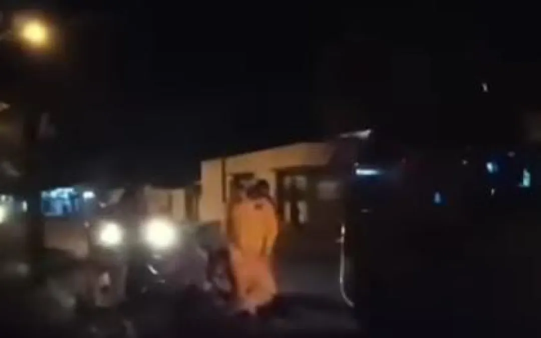 Motociclista hospitalizada tras chocar contra montículo de basura en Pedro Juan Caballero