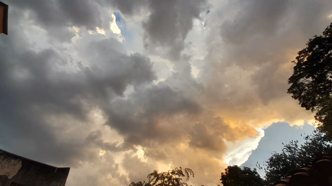 Pronostican chaparrones con ocasionales tormentas eléctricas