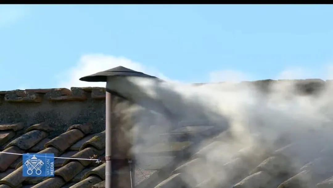 ¡Humo blanco! Cónclave ya eligió al nuevo Papa