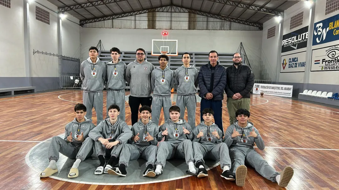 Entregan uniformes a la selección amambaiense U17 de basquetbol